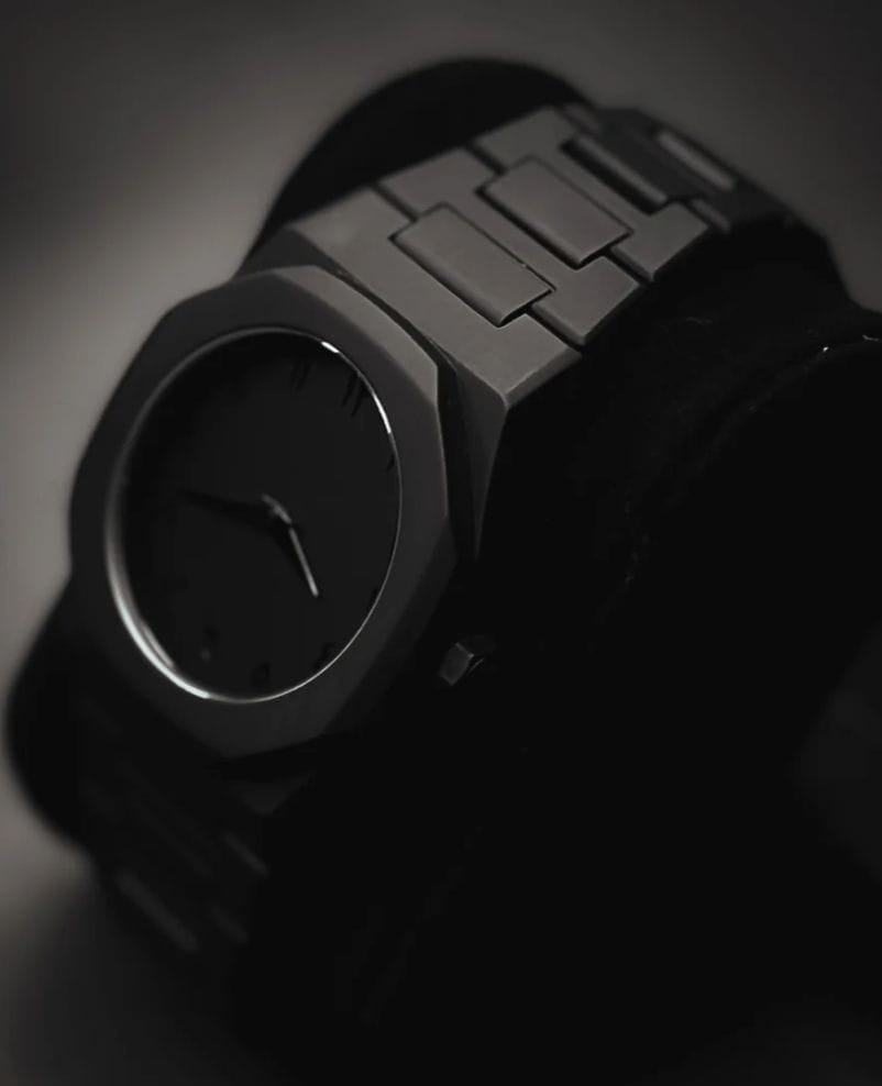 Aura Watch – Modern Elegance with Arabic Dial